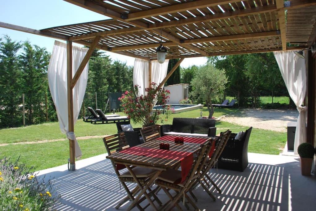 Le Cabanon Tendance Du Luberon Mérindol Kültér fotó