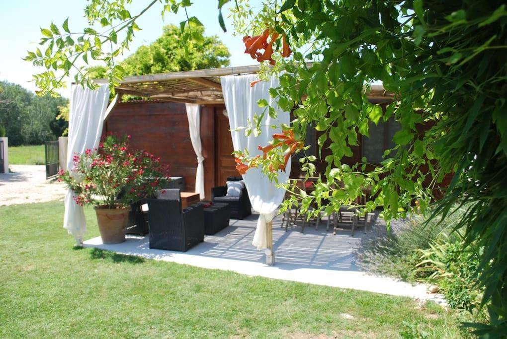 Le Cabanon Tendance Du Luberon Mérindol Kültér fotó